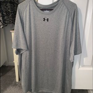 Under Armour T-shirt